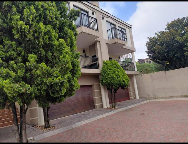 3 BEDROOM TOWNHOUSE FOR SALE IN NORTHCLIFF